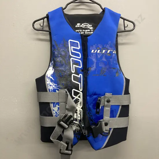 Ultra Eclipse Neoprene PFD Type 3 Adult Small , Blue / White